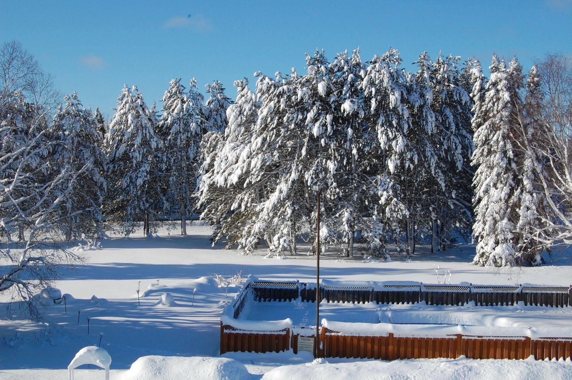 Auberge Godard Nominingue Luaran gambar